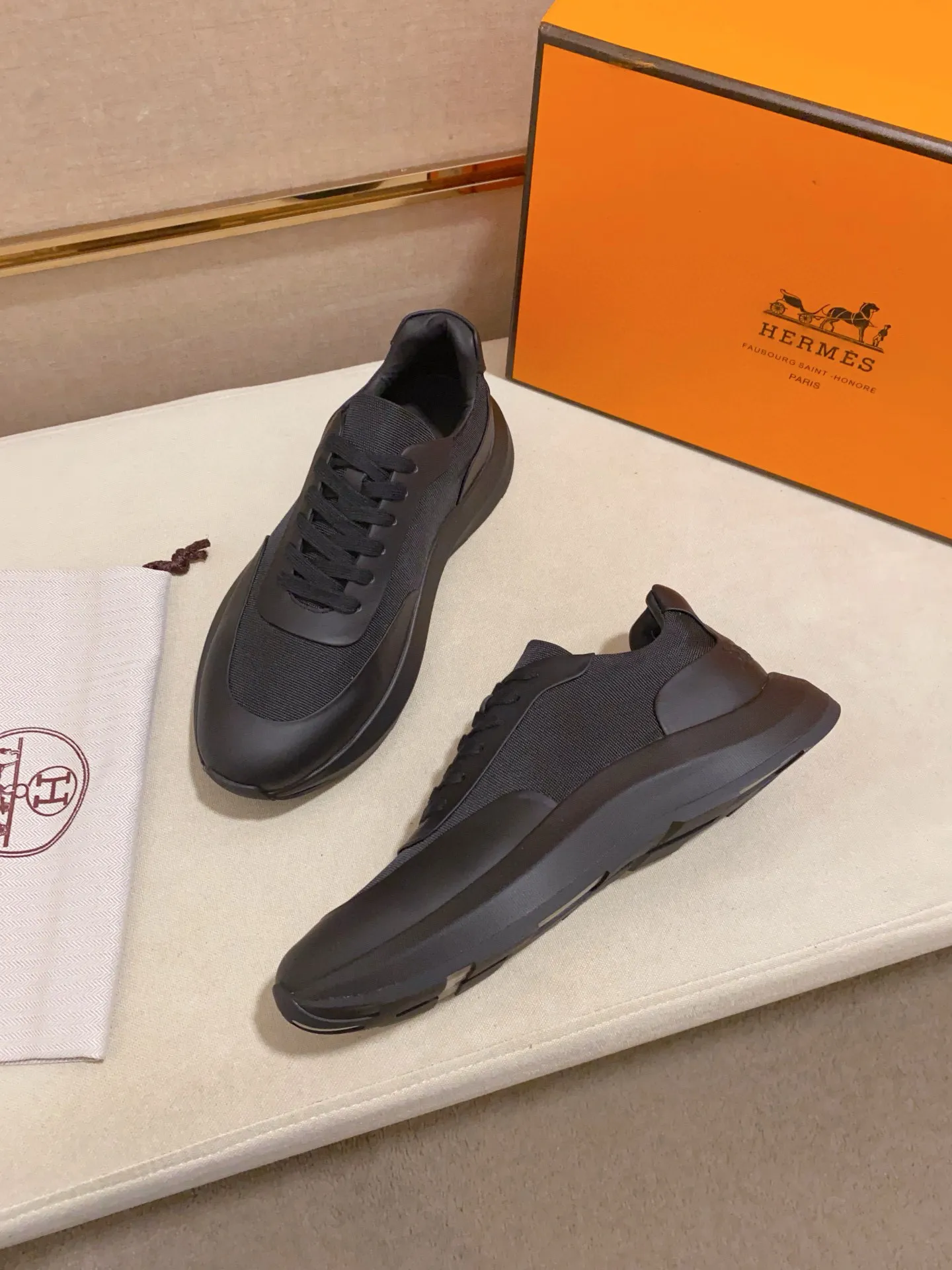 Men's clothing and shoes💰: 600💰《HERMES》【Classic Original Version】Hermès; Top 🔝 Purchasing Agency 🔍🔍Men's latest 🇺🇸 counters are on sale simultaneously, original imported from Italy ▲▲Silk cowhide with breathable fabric ▲▲ (high-end and expensive Qi·Grade) Exquisite workmanship (Italian 🇮🇹Imported water-dyed 🐂cowhide lining) Sole: Original sole provided by the original factory, ⚠️Exclusive double-layer activity·TPR·Rubber·Combined molded outsole; Super·comfortable·wear-resistant·non-slip·environmental protection The real thing is more beautiful if you take the real thing (high quality, follow the order), you can enter and exit the counter at will * Number of yards: 38·39·40·41·42·43·44# (can be customized 45.)